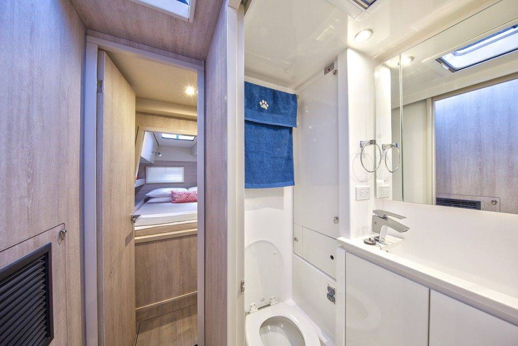 Leopard-43PC-Interior