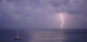 temporale fulmini barca