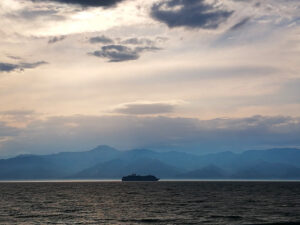 stretto di messina nave