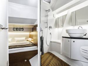 1414 Demon bed-bathroom view