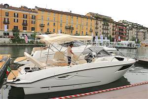 L'Endurance 30 ormeggiato alla Darsena di Milano