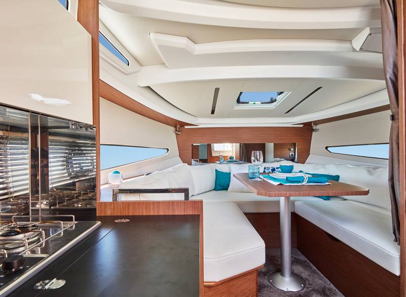 LEADER30-INT-004.jpg-800