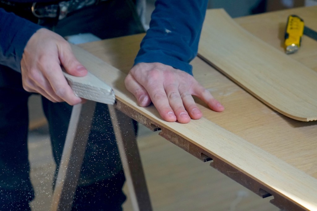 Lavorazioni sul teak sintetico