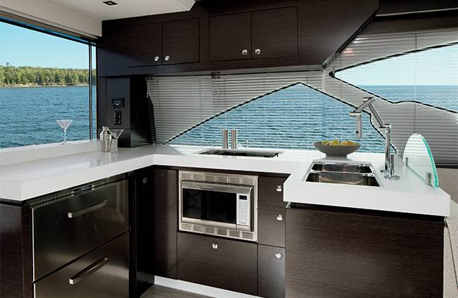 Cruiser Yachts 60 Fly cucina Cruiser Yachts 60 Fly cucina
