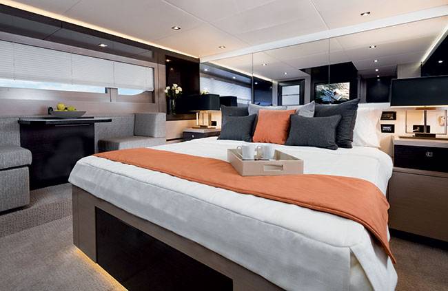 Cruiser Yachts 60 Fly armatoriale Cruiser Yachts 60 Fly armatoriale