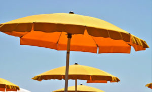 Superstizioni ombrellone giallo