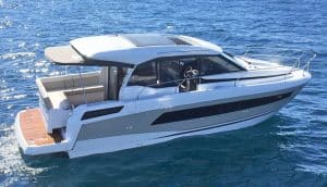 Il nuovo Jeanneau NC 33, tanto volume per un natante