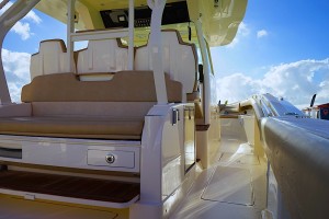 Scout 380 LXF sedute pozzetto