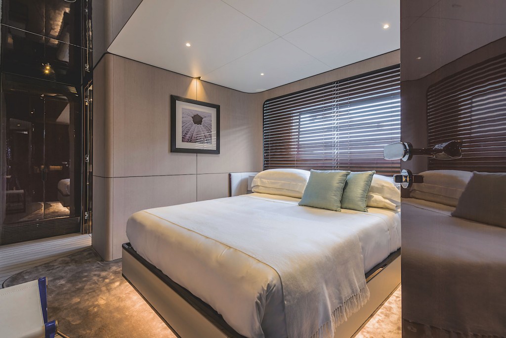 Azimut Grande 35 METRI VIP Cabin Azimut Grande 35 METRI VIP Cabin