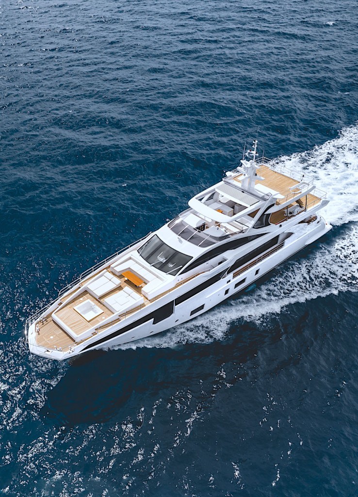 Azimut Grande 35 Metri running Azimut Grande 35 Metri running