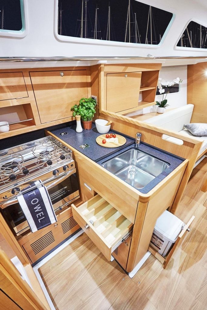 jeanneau sun odyssey 319 cucina