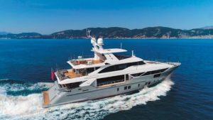 Benetti Fast 125' Lejos3