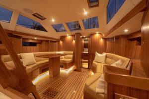 Hylas 48 dinette