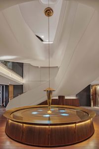 atrio principale Celebrity Edge atrio principale Celebrity Edge