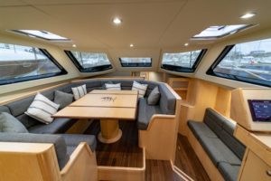 Discovery 54 dinette