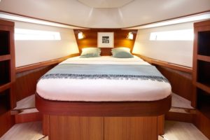 contest 52mc master cabin