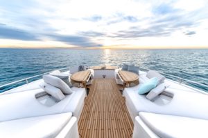 MCY 70 Bow lounge