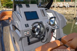 Zar 95 SL sport luxury timoneria