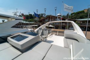 Absolute 47 Fly flybridge