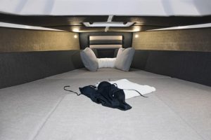 Ranieri International Cayman 35 executive super sport cabina prua