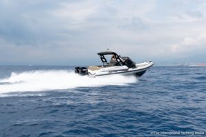 Ranieri International Cayman 35 executive super sport massima velocita
