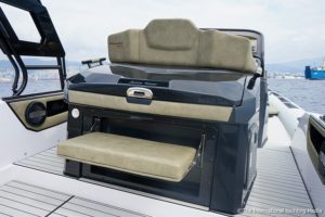 Ranieri International Cayman 35 executive super sport mobile cucina seduta