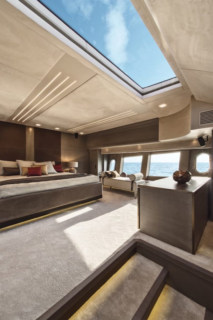 MCY 105_Owner's cabin 
