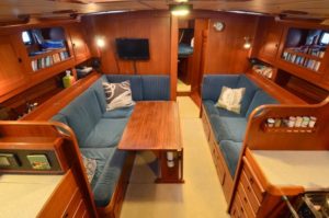 Hallberg - Rassy 42 E quadrato