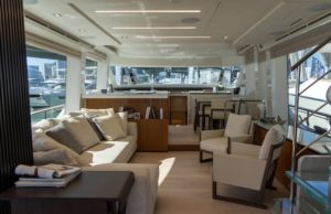 MCY 70 Skylounge main deck
