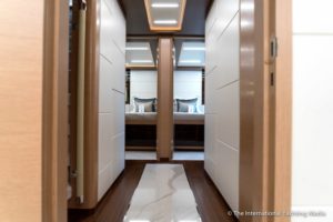 Ocean-Alexander-90-R-twin cabin