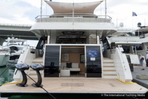 Ocean-Alexander-90-R- Open Flybridge
