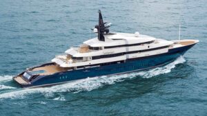 vendesi yacht di berlusconi seven seas steven spielberg