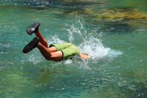 coronavirus e mare bagno da solo