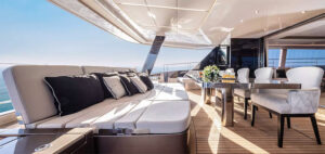 80 Sunreef Power Eco divano di poppa