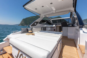Rio Yachts Paranà 38, prendisole di poppa