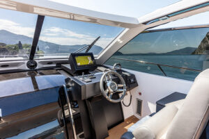 Rio Yachts Paranà 38, postazione di comando