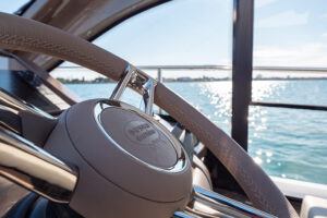 Sessa Marine Fly 42 timone