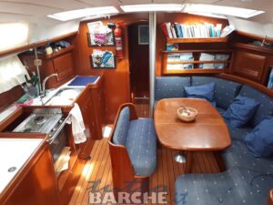 Benateau Oceanis 423 dinette