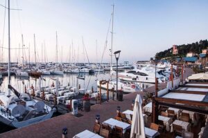 Marina di Varazze look molo e ristoranti Marina di Varazze look molo e ristoranti