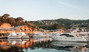 marina di varazze bandiera blu al tramonto