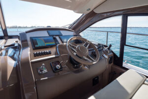 Sessa Marine Fly 42 consolle