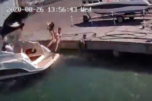 esplosione a bordo donna in volo