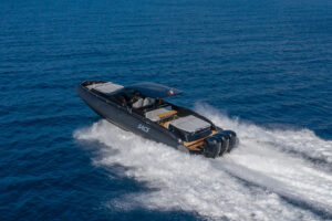 Sacs Rebel 47 outboard in planata