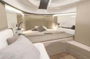 strider 15 master cabin