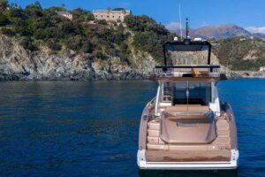 sessa fly 68 gullwing plancia di poppa