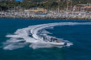 ranieri cayman 28 executive carena a redan