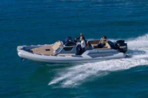 ranieri cayman 28 executive prova in mare