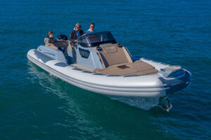 ranieri cayman 28 executive prua