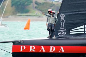 luna rossa poker team prada pirelli