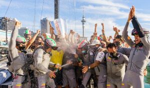 luna rossa vince la prada cup equipaggio in festa